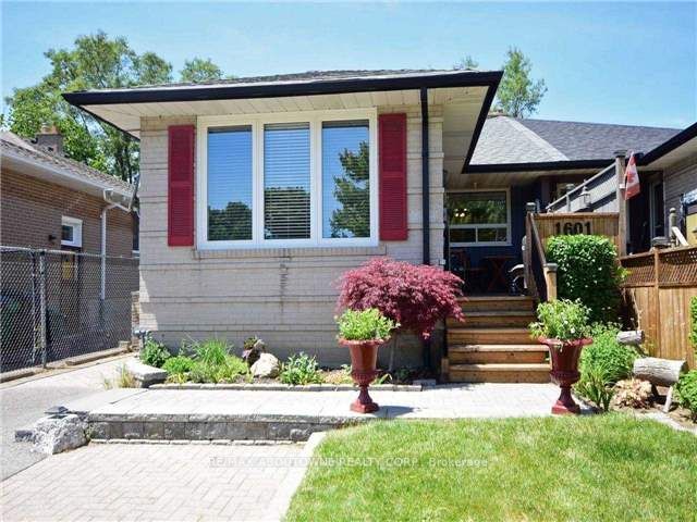 Semi-Detached House leased at Lower-1601 Sandgate Crescent, Mississauga, Clarkson, L5J 2E3 - MLS: W11925835