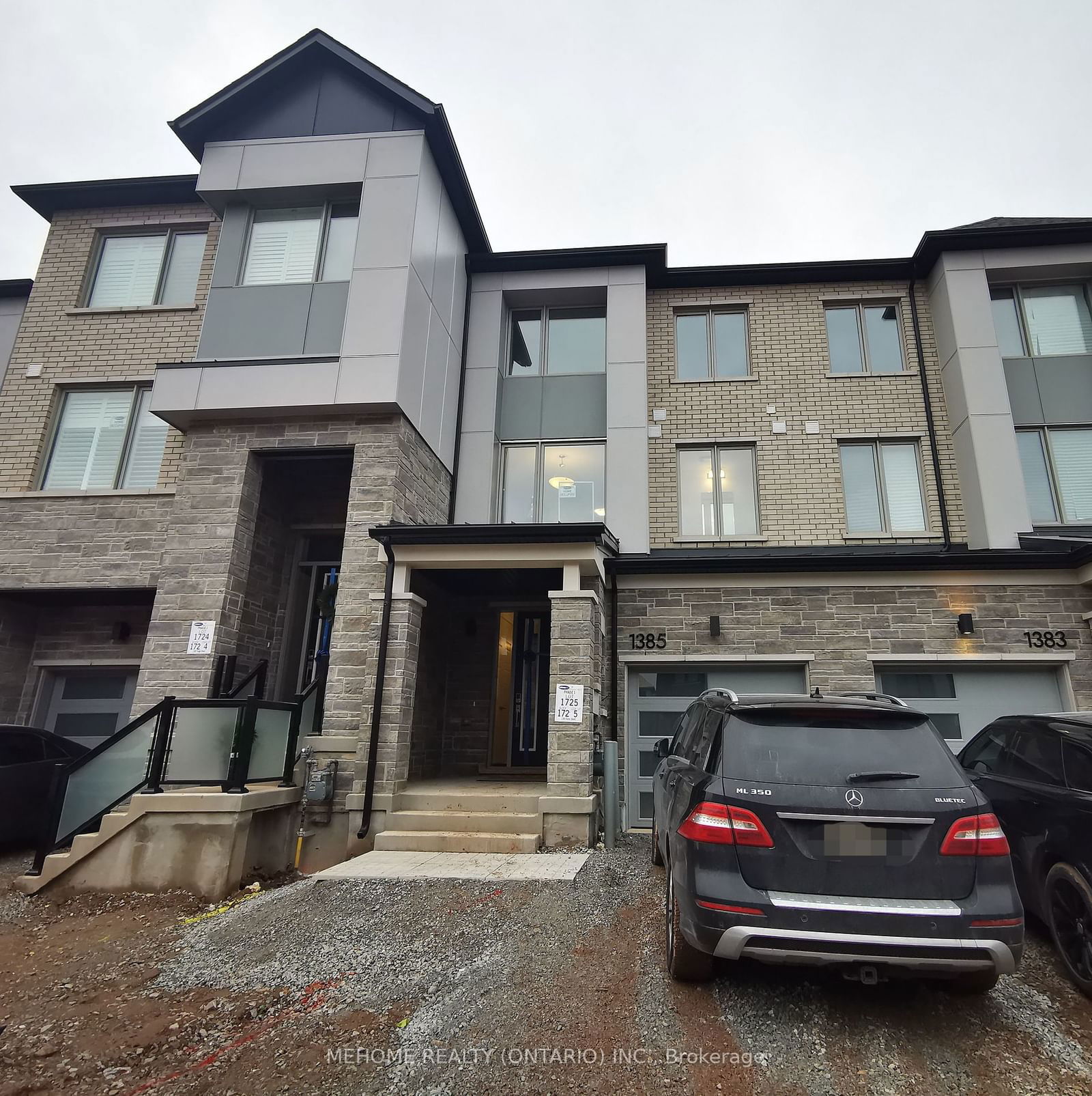 Townhouse leased at 1385 Kaniv Street, Oakville, Rural Oakville, L6M 5P3 - MLS: W11925981