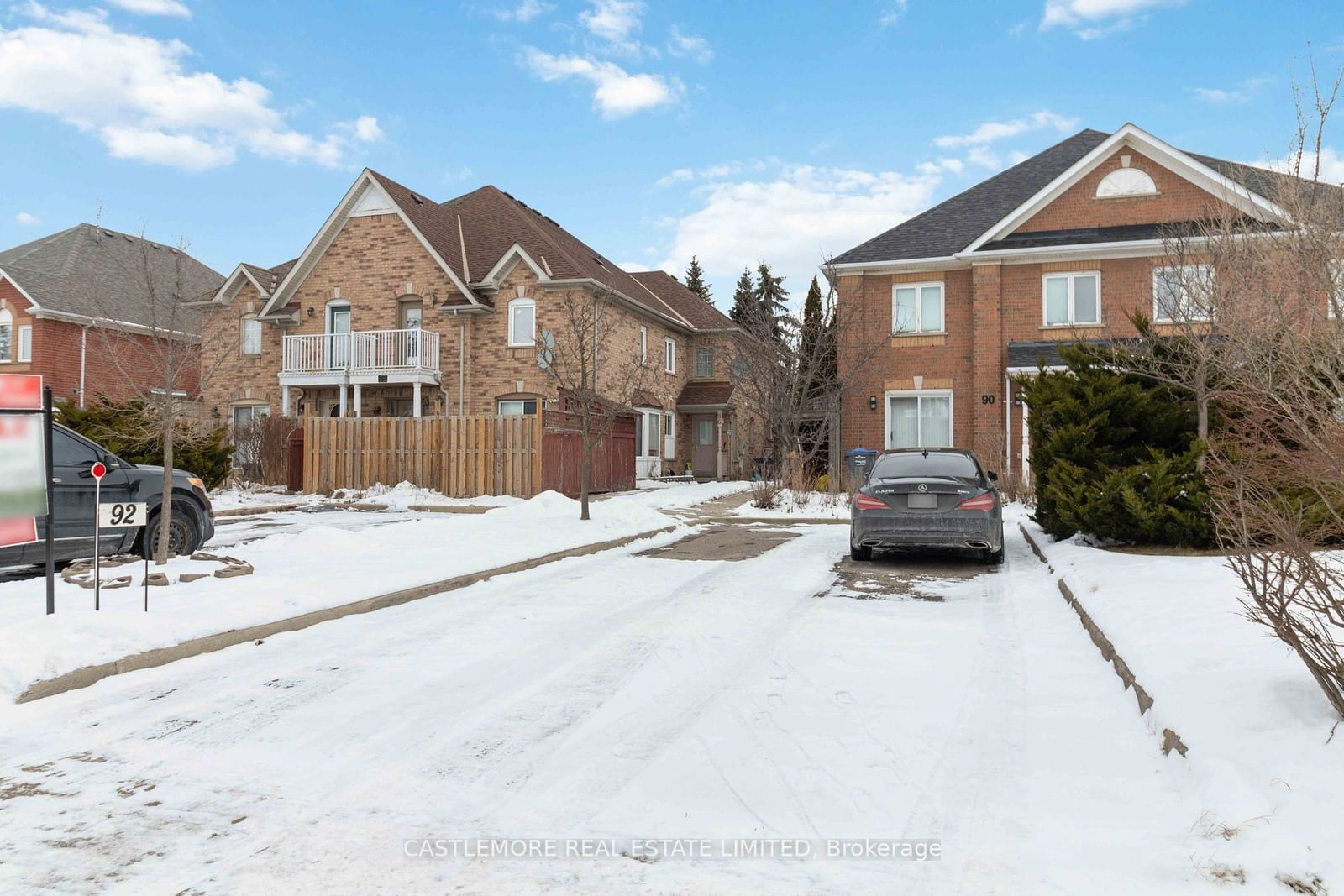 Townhouse for sale at 92 pressed brick Drive, Brampton, Brampton North, L6V 4K4 - MLS: W11926034