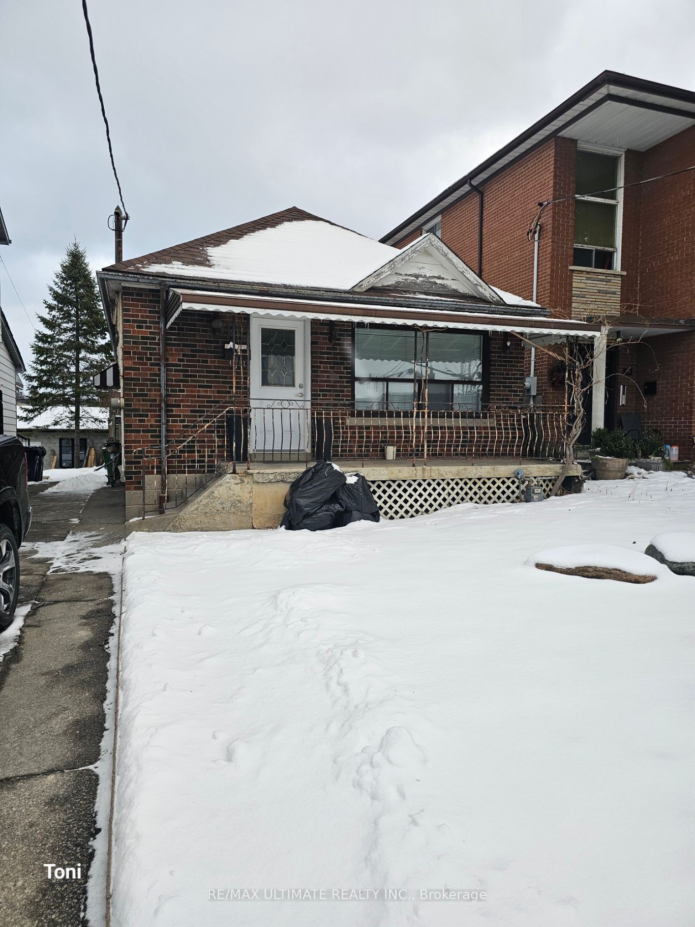 Detached House for lease at #main-193 Gilbert Avenue, Toronto, Caledonia-Fairbank, M6E 4W6 - MLS: W11926147