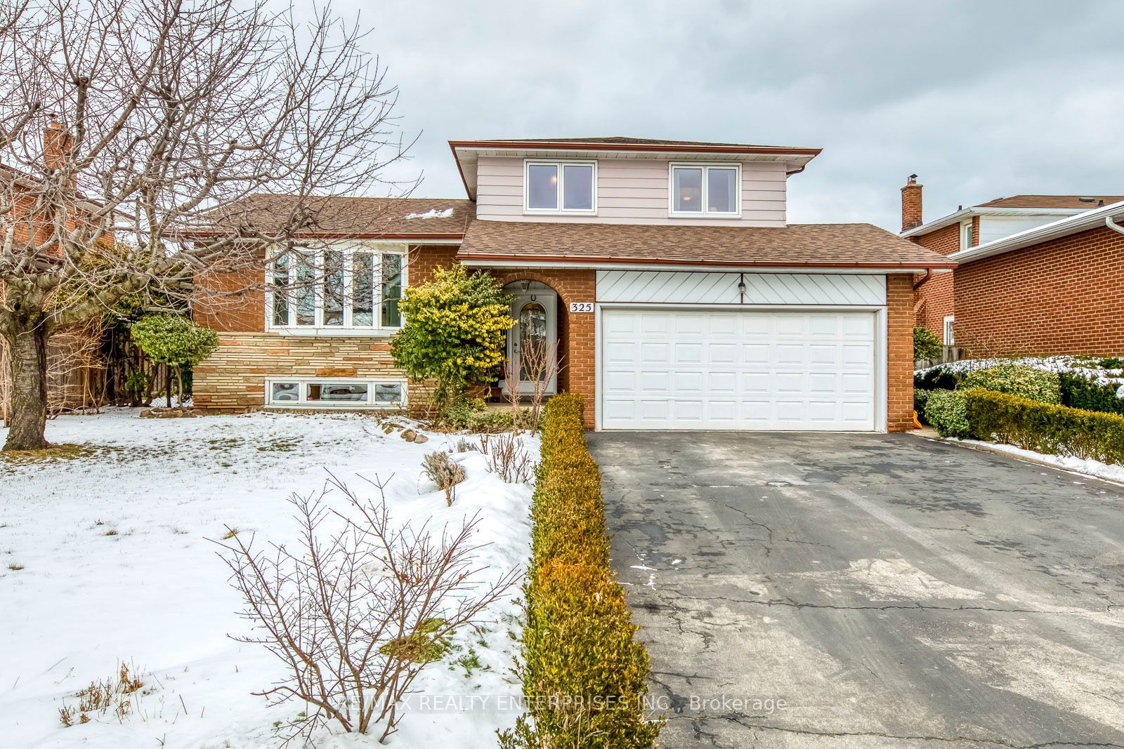 Detached House sold at 325 Ulric Crescent, Oakville, Old Oakville, L6K 3R3 - MLS: W11926170