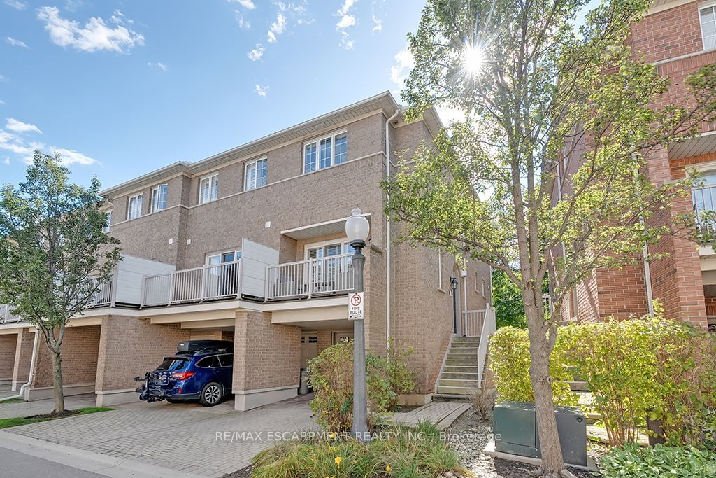 Townhouse sold at 59-1169 Dorval Drive, Oakville, Glen Abbey, L6M 4V8 - MLS: W11926189