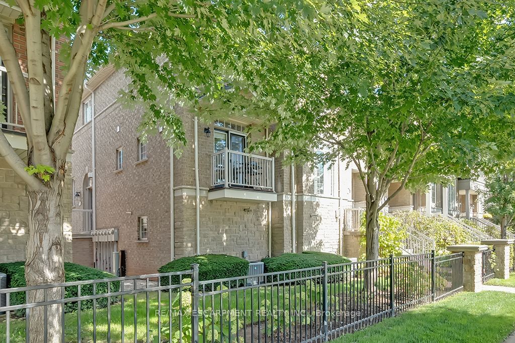 Townhouse sold at 59-1169 Dorval Drive, Oakville, Glen Abbey, L6M 4V8 - MLS: W11926189