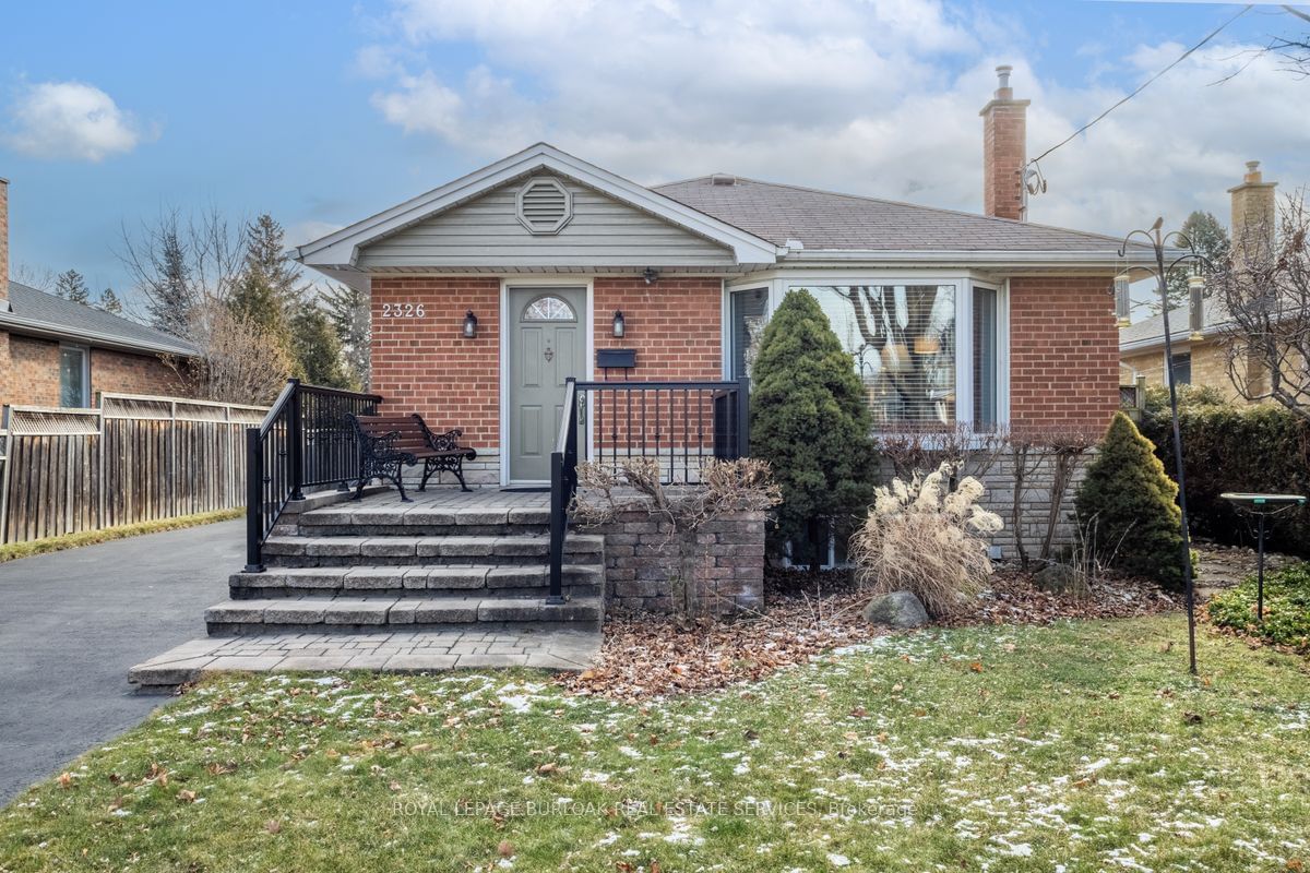 Detached House sold at 2326 Redfern Road, Burlington, Brant, L7R 1X3 - MLS: W11926564