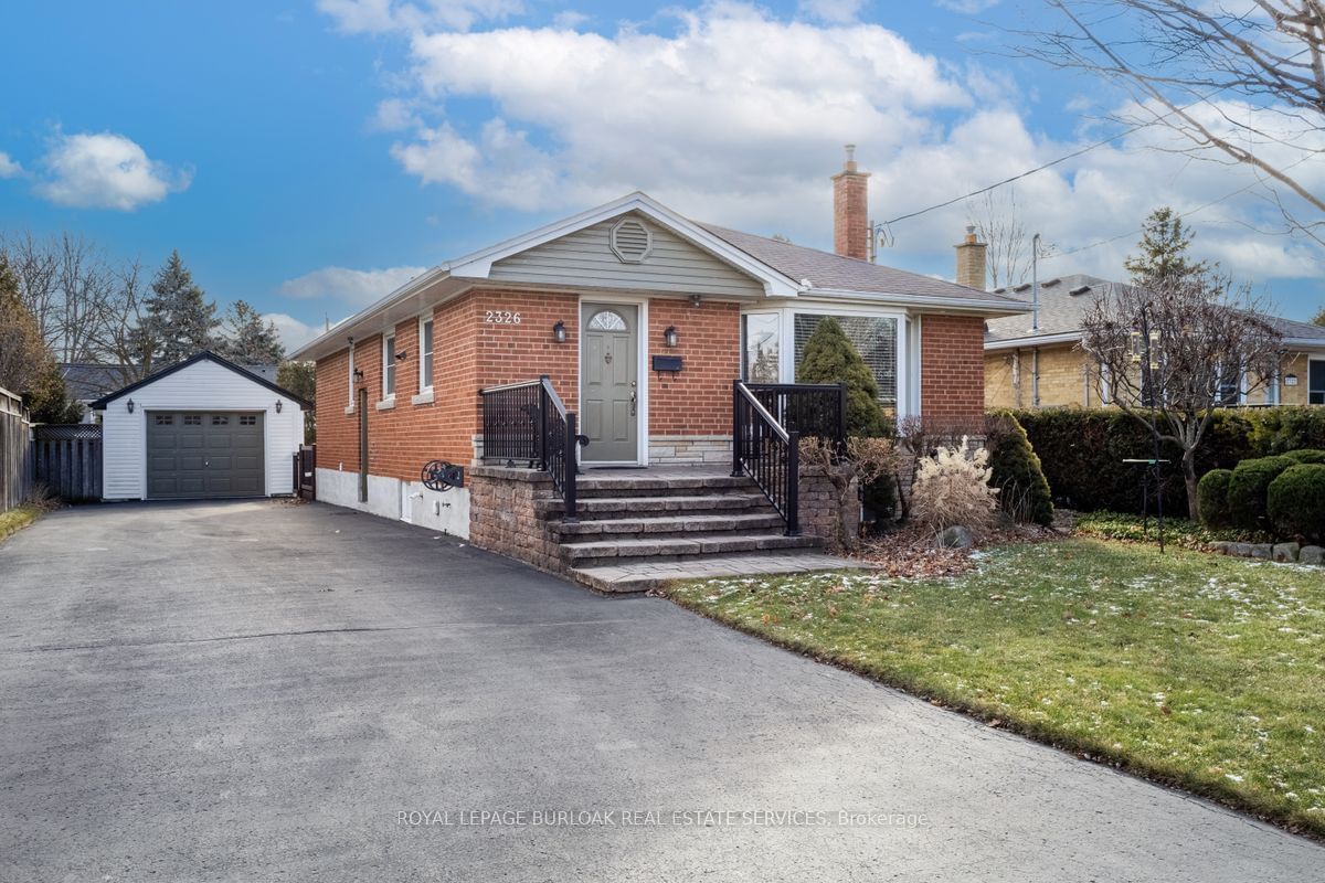 Detached House sold at 2326 Redfern Road, Burlington, Brant, L7R 1X3 - MLS: W11926564