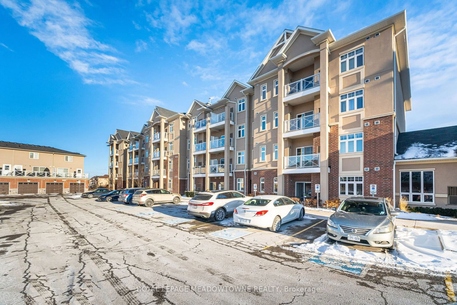 Condo sold at 111-1370 Costigan Road, Milton, 1027 - CL Clarke, L9T 8X7 - MLS: W11926568