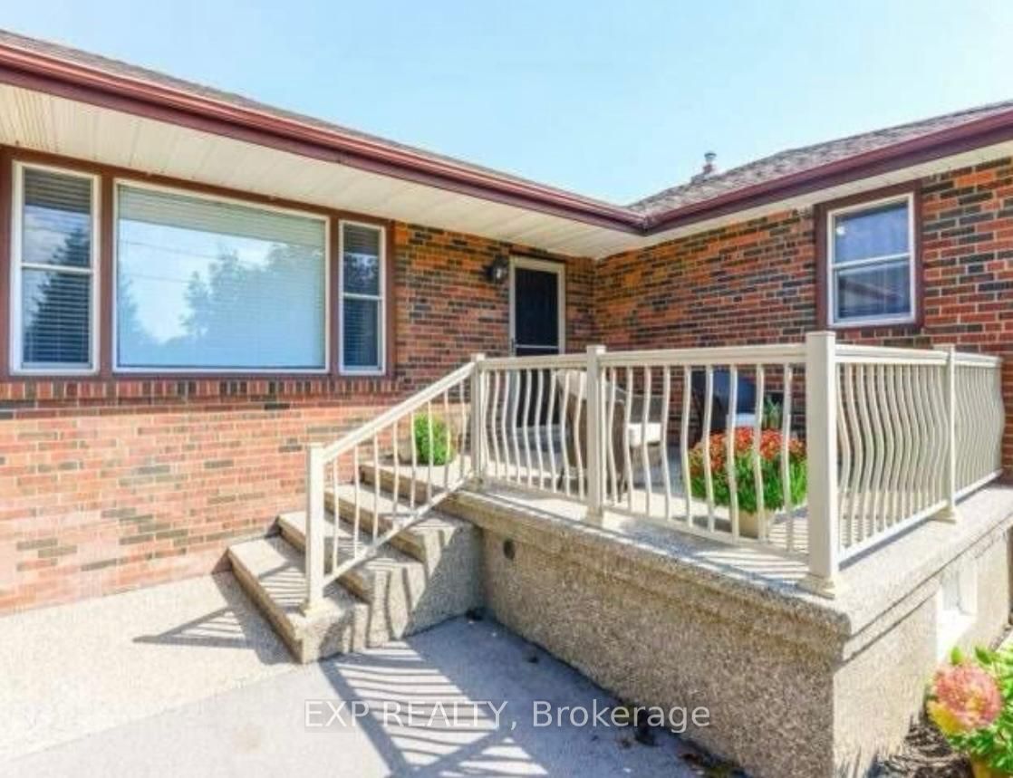 Building at 205 Southview Road, Oakville, 1020 - WO West