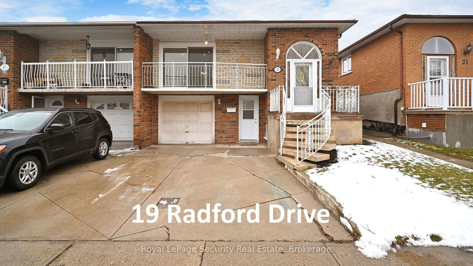 Semi-Detached House for sale at 19 Radford Drive, Brampton, Brampton North, L6V 2Y8 - MLS: W11926723