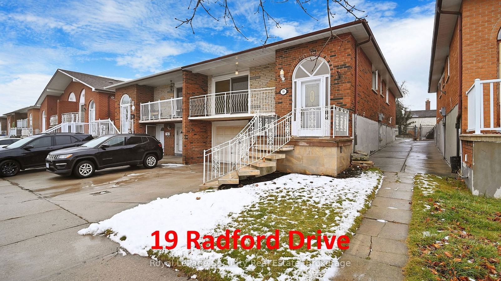 Semi-Detached House sold at 19 Radford Drive, Brampton, Brampton North, L6V 2Y8 - MLS: W11926723