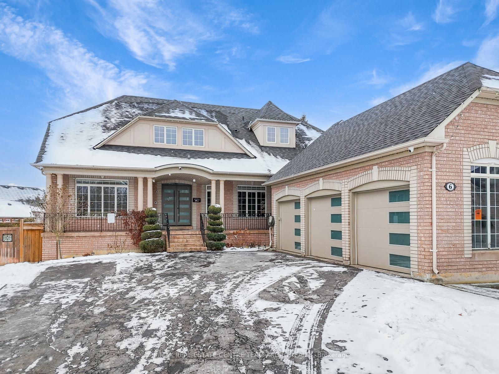 Detached House for sale at 6 Champion Court, Brampton, Credit Valley, L6Y 5G9 - MLS: W11926958