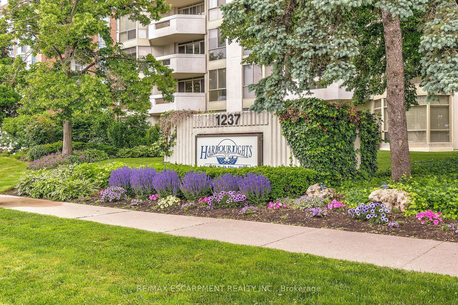 Condo for sale at 404-1237 North Shore Boulevard, Burlington, Brant, L7S 2H8 - MLS: W11927000