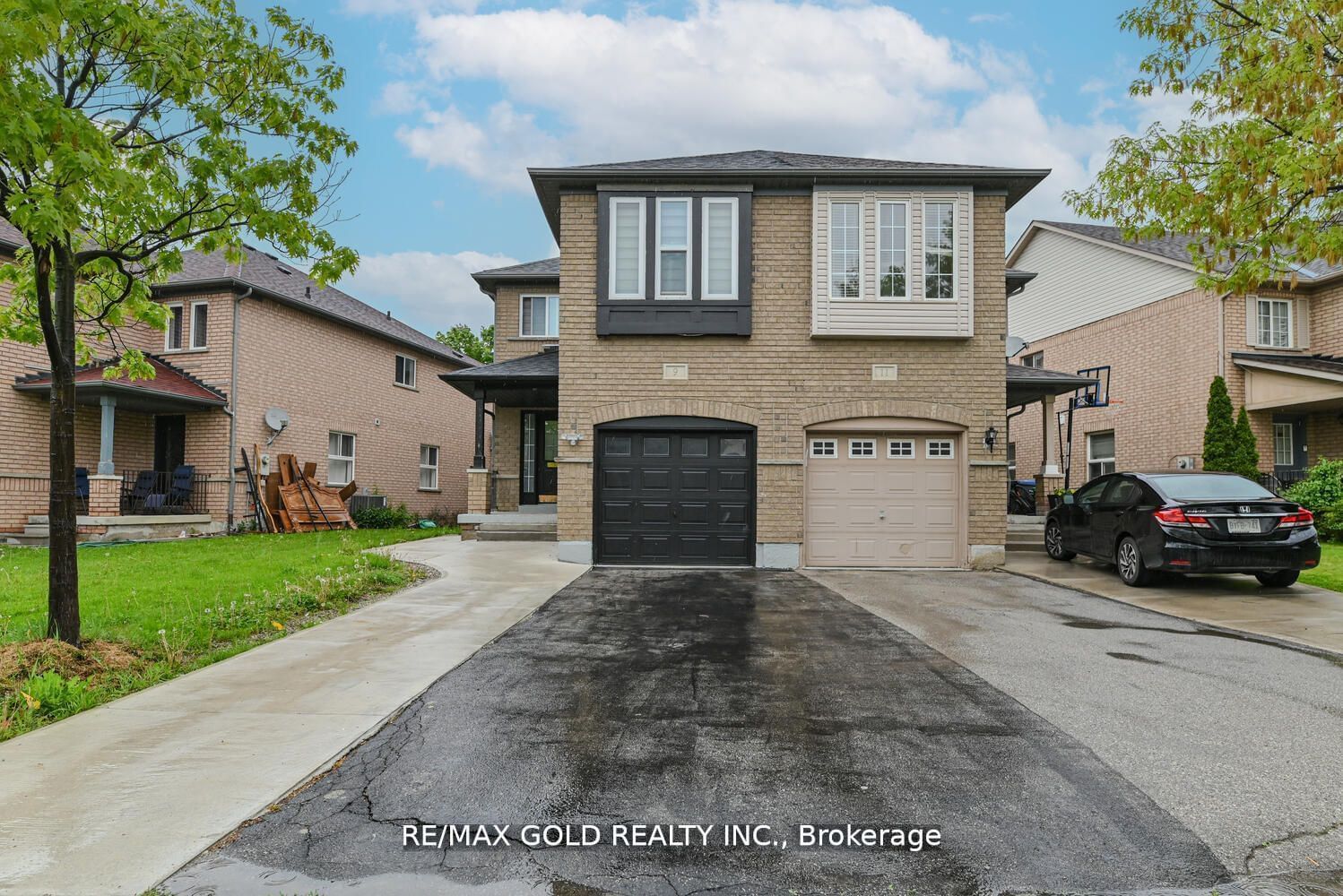 Semi-Detached House for sale at 9 Fairlawn Boulevard, Brampton, Vales of Castlemore, L6P 1B6 - MLS: W11927306