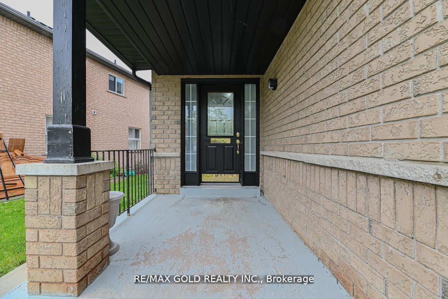 Semi-Detached House for sale at 9 Fairlawn Boulevard, Brampton, Vales of Castlemore, L6P 1B6 - MLS: W11927306