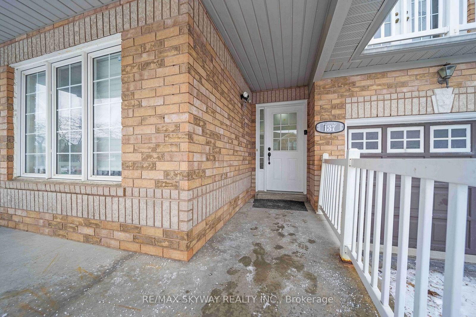 Semi-Detached House for sale at 137 Seaside Circle, Brampton, Sandringham-Wellington, L6R 2G9 - MLS: W11927376