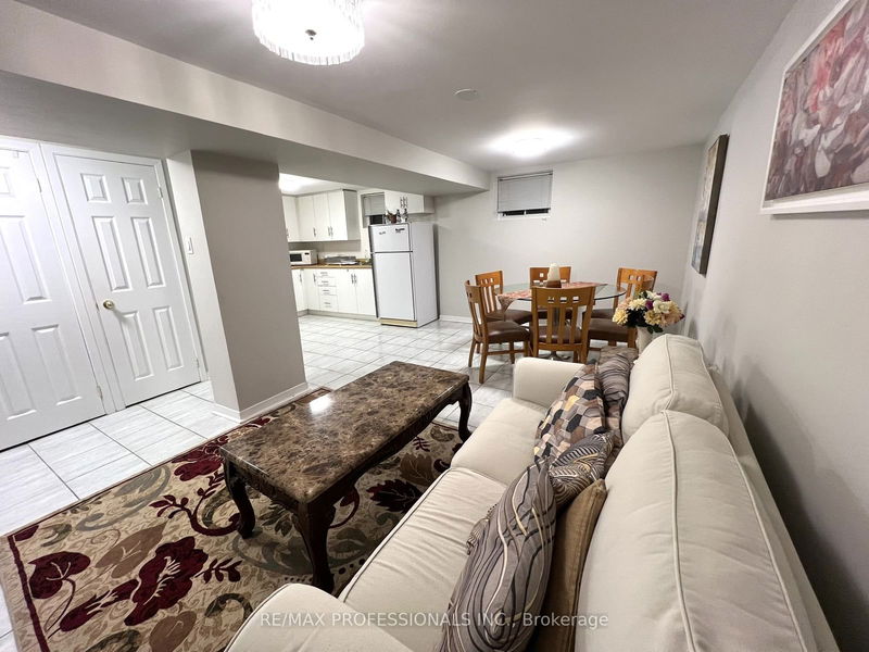 home for lease on 1342 Islington Avenue