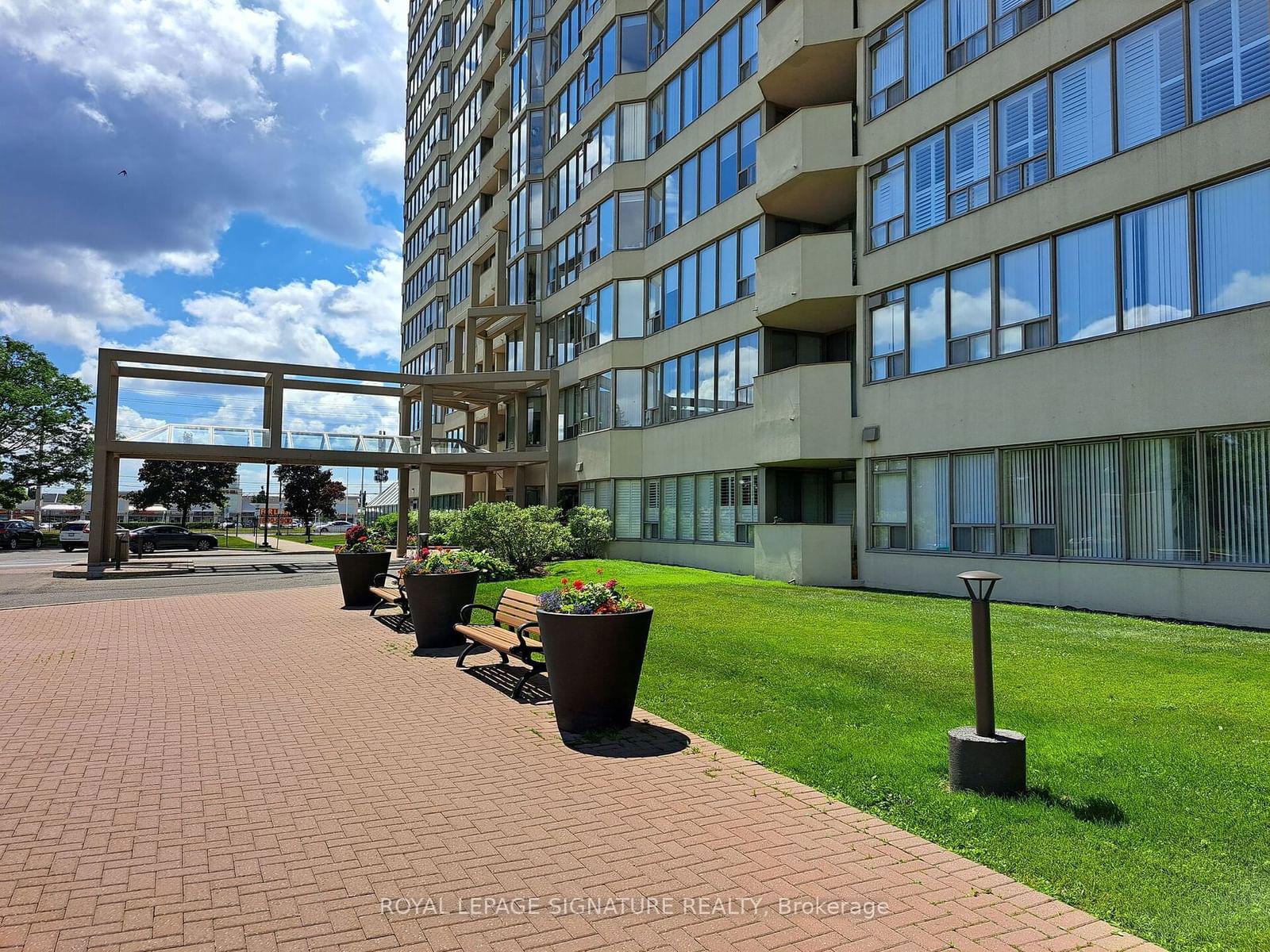 Condo for sale at 102-700 Constellation Drive, Mississauga, Hurontario, L5R 3G8 - MLS: W11927767