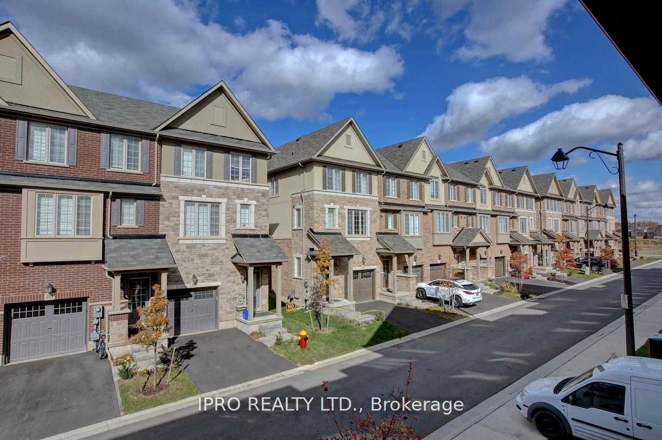 Townhouse for lease at 384 Hardwick Commons, Oakville, Rural Oakville, L6H 0P7 - MLS: W11927817