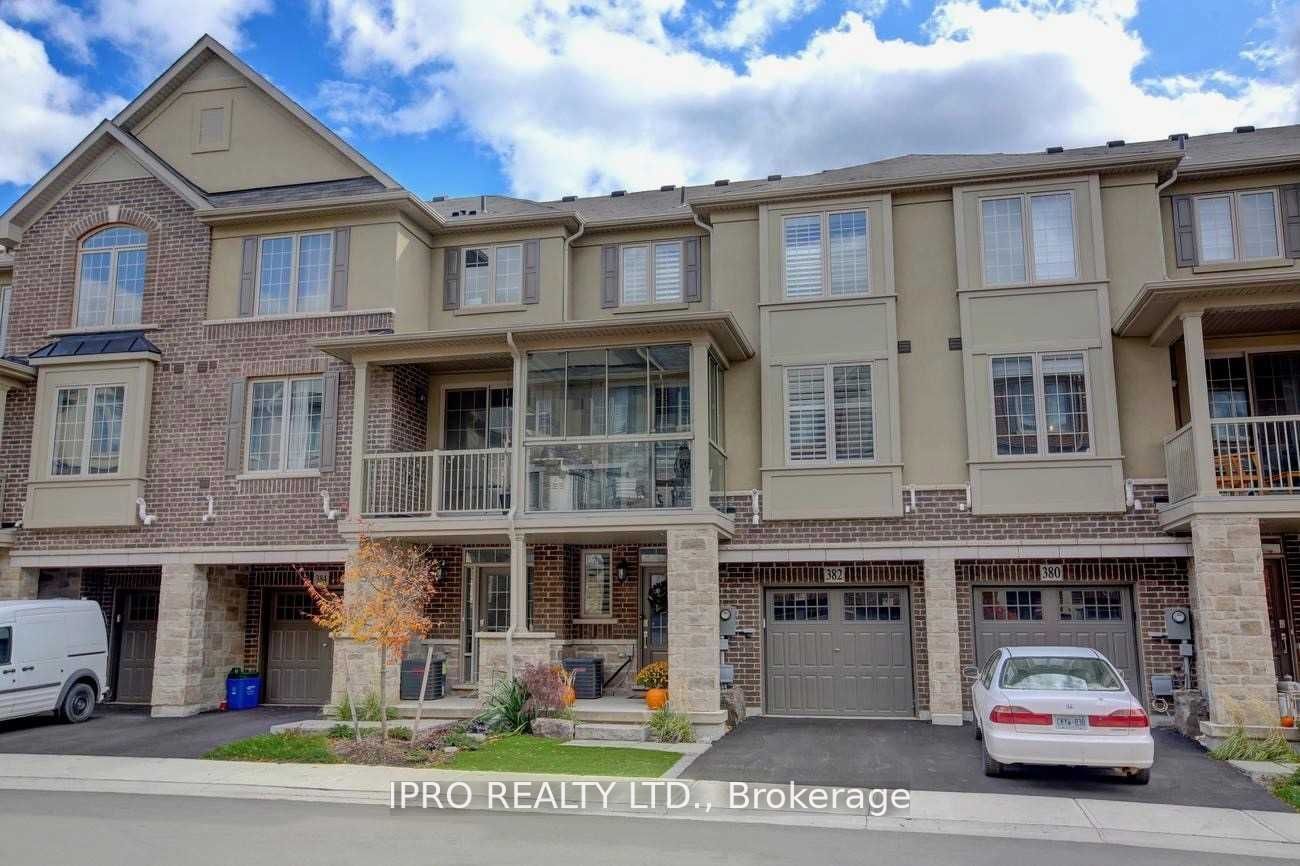 Townhouse for lease at 384 Hardwick Commons, Oakville, Rural Oakville, L6H 0P7 - MLS: W11927817