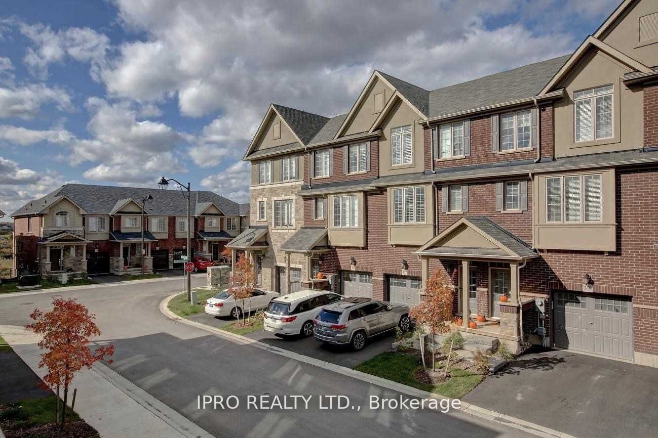 Townhouse for lease at 384 Hardwick Commons, Oakville, Rural Oakville, L6H 0P7 - MLS: W11927817