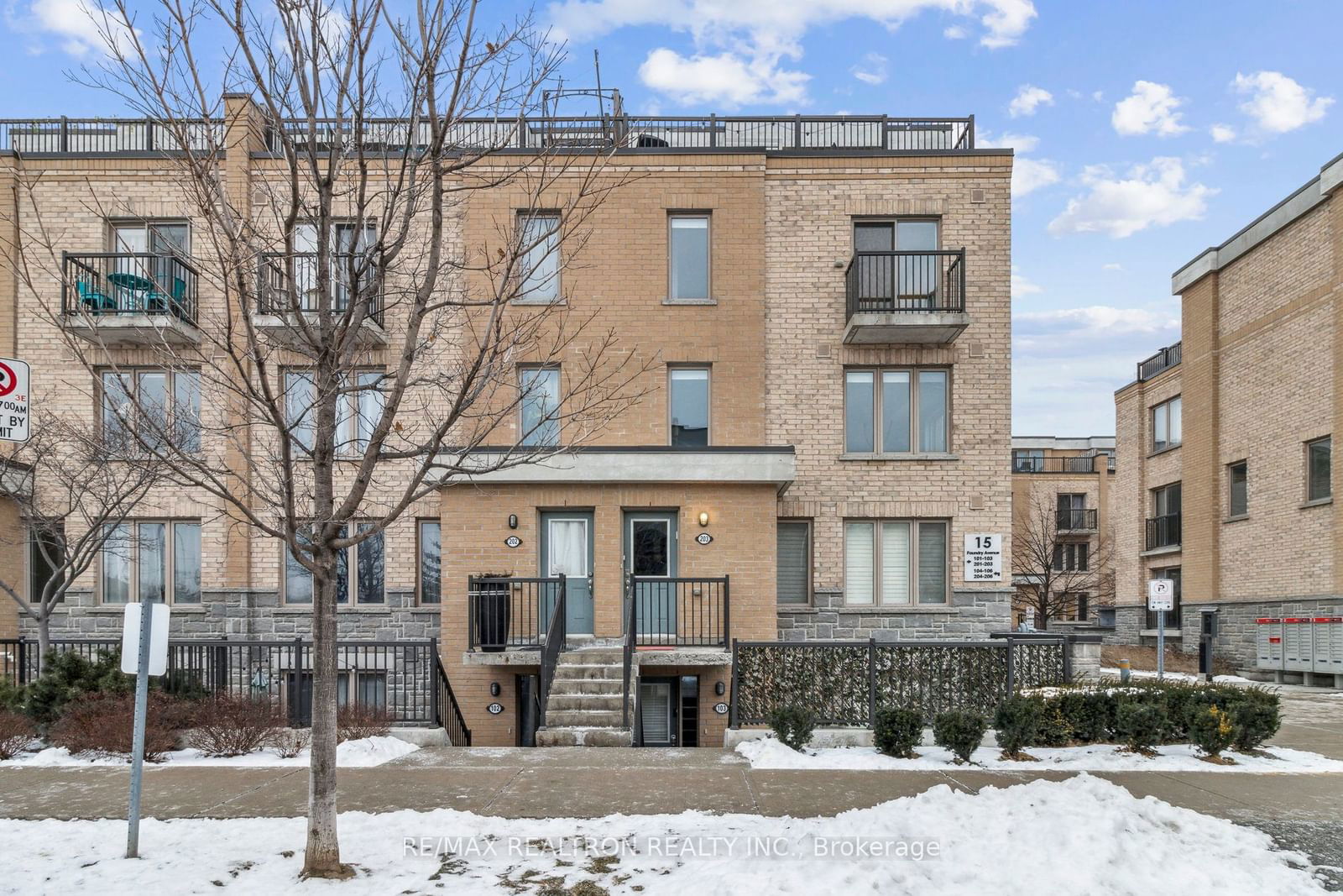 Townhouse sold at 203-15 Foundry Avenue, Toronto, Dovercourt-Wallace Emerson-Junction, M6H 0B7 - MLS: W11927965