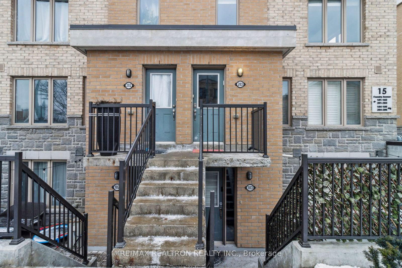 Townhouse sold at 203-15 Foundry Avenue, Toronto, Dovercourt-Wallace Emerson-Junction, M6H 0B7 - MLS: W11927965