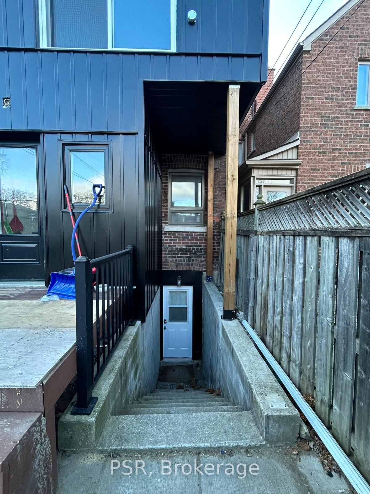 Detached House for lease at Bsmt-795 Shaw Street, Toronto, Dovercourt-Wallace Emerson-Junction, M6G 3L9 - MLS: W11928023