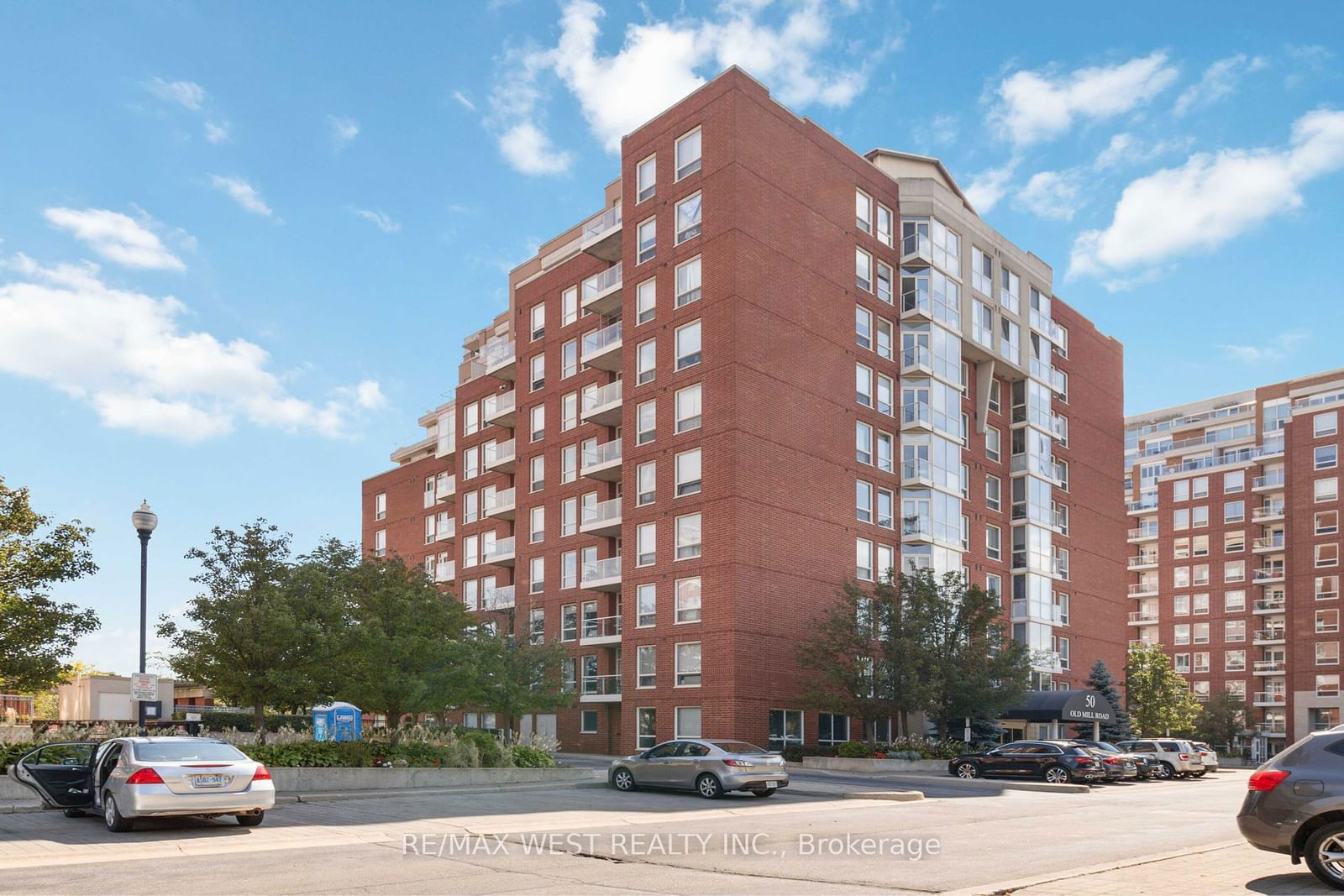 Condo sold at 905-50 Old Mill Road, Oakville, 1014 - QE Queen Elizabeth, L6J 7W1 - MLS: W11928111