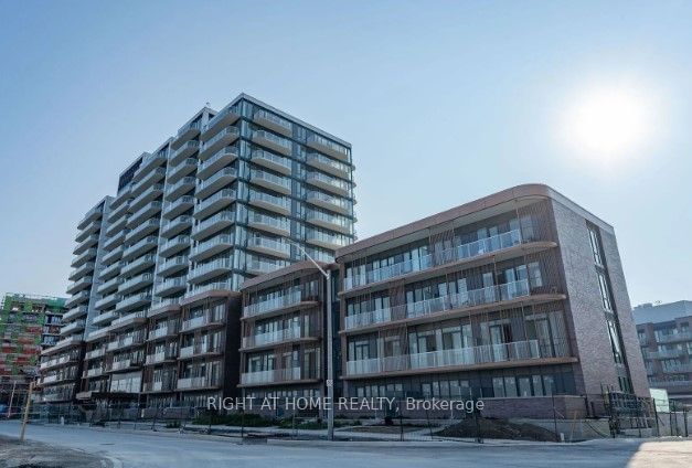 Townhouse for lease at 106-220 Missinnihe Way, Mississauga, Port Credit, L5H 0A9 - MLS: W11928147