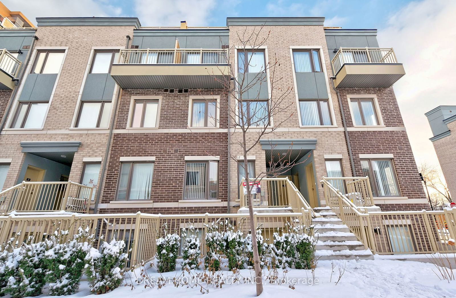 Townhouse sold at 67-5 William Jackson Way, Toronto, New Toronto, M8V 0J8 - MLS: W11928312