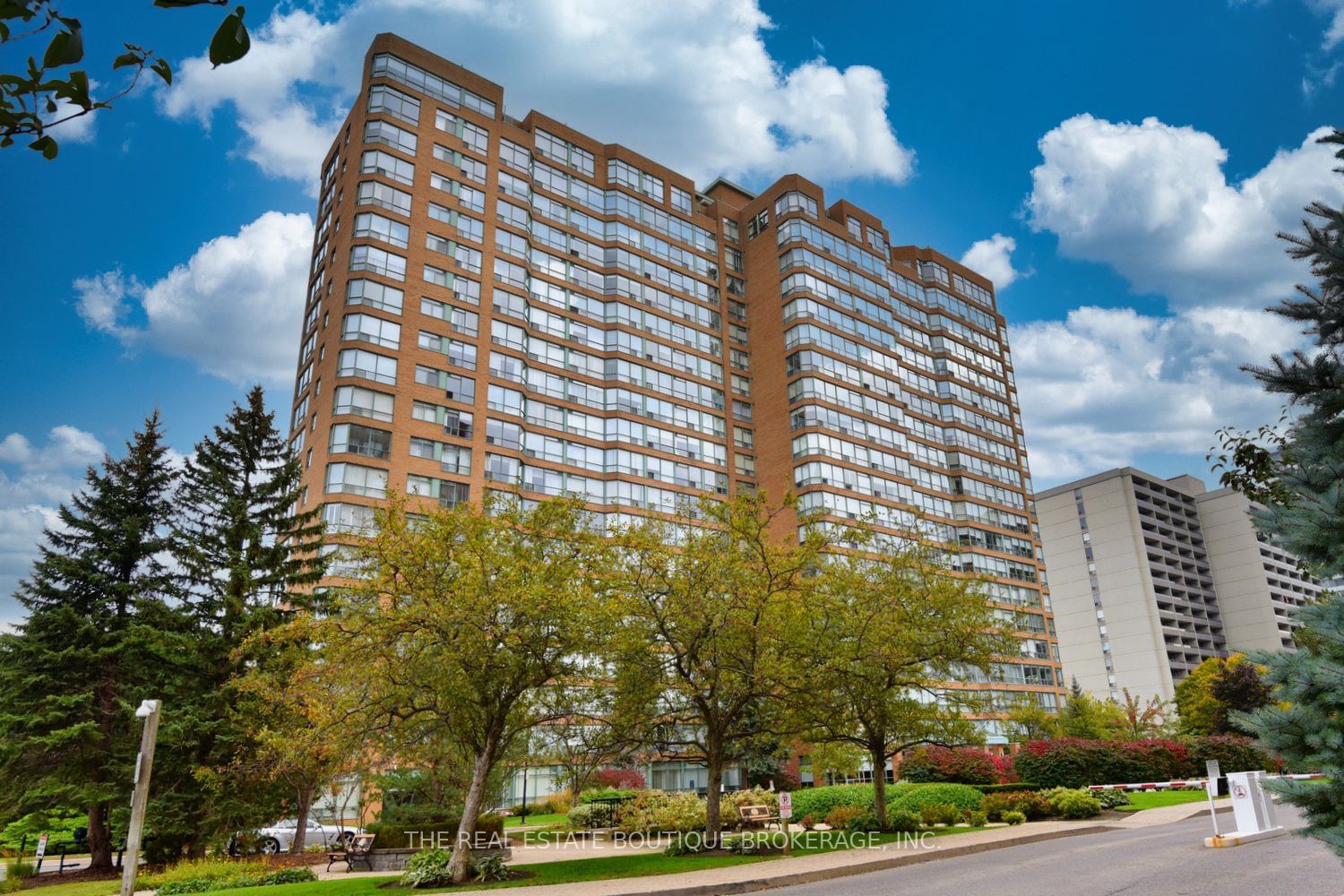 Condo sold at 1508-1276 Maple Crossing Boulevard, Burlington, Brant, L7S 2J9 - MLS: W11928434