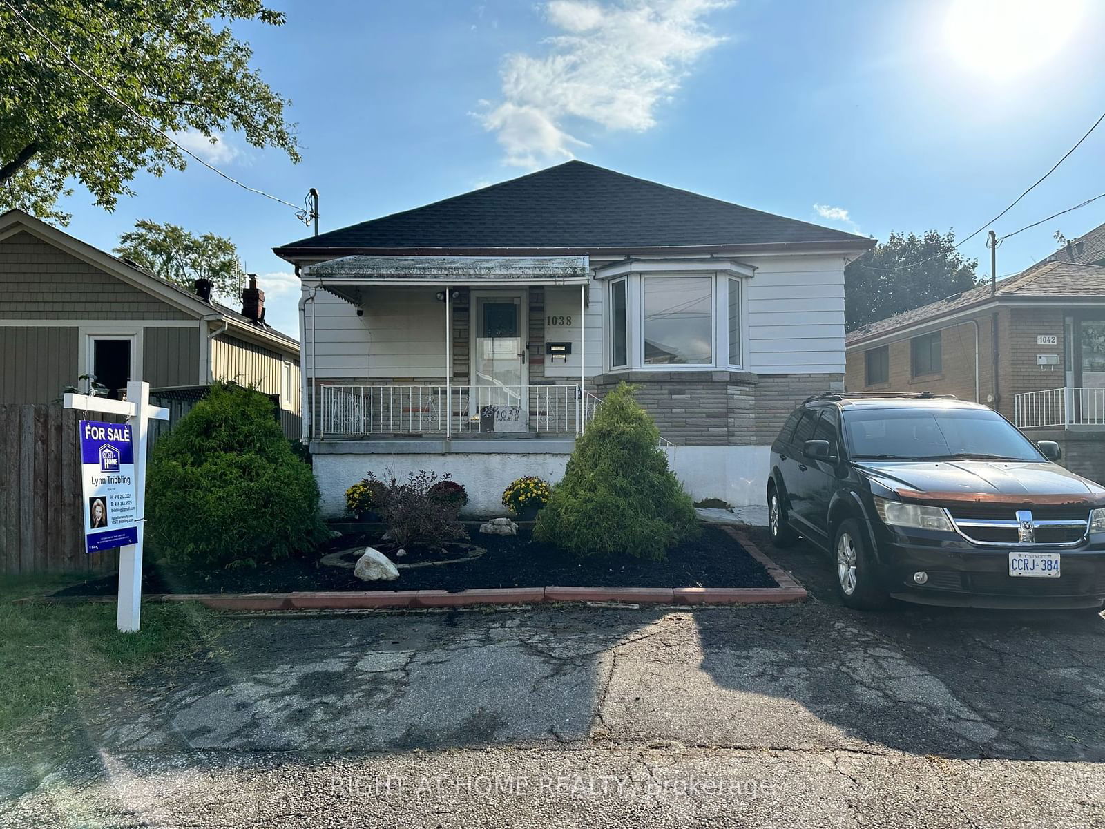 Detached House sold at 1038 Eastmount Avenue, Mississauga, Lakeview, L5E 1Z3 - MLS: W11928465