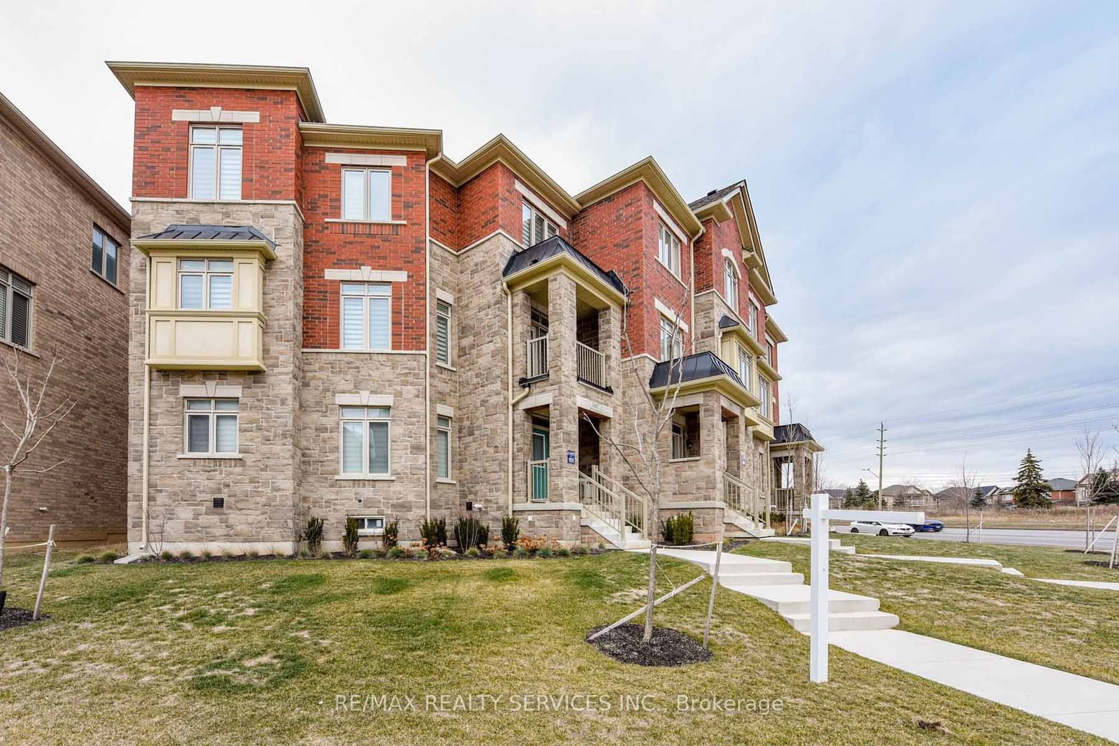 Townhouse for lease at 3007 Max Khan Boulevard, Oakville, Rural Oakville, L6H 3P4 - MLS: W11928501