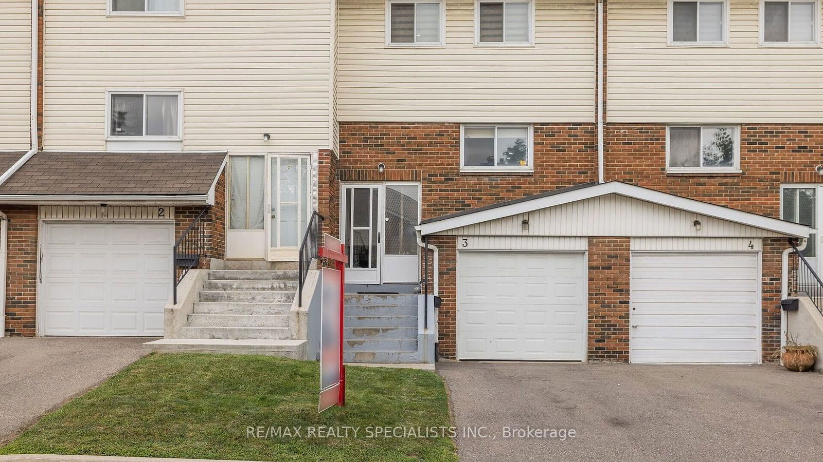 Townhouse for sale at 3 Sandringham Court, Brampton, Bramalea West Industrial, L6T 3Z3 - MLS: W11928591