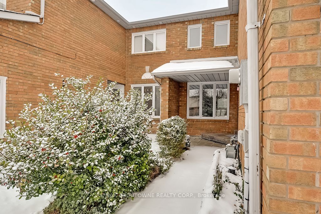 Townhouse sold at 3260 BOBWHITE Mews, Mississauga, Lisgar, L5N 6G1 - MLS: W11928679