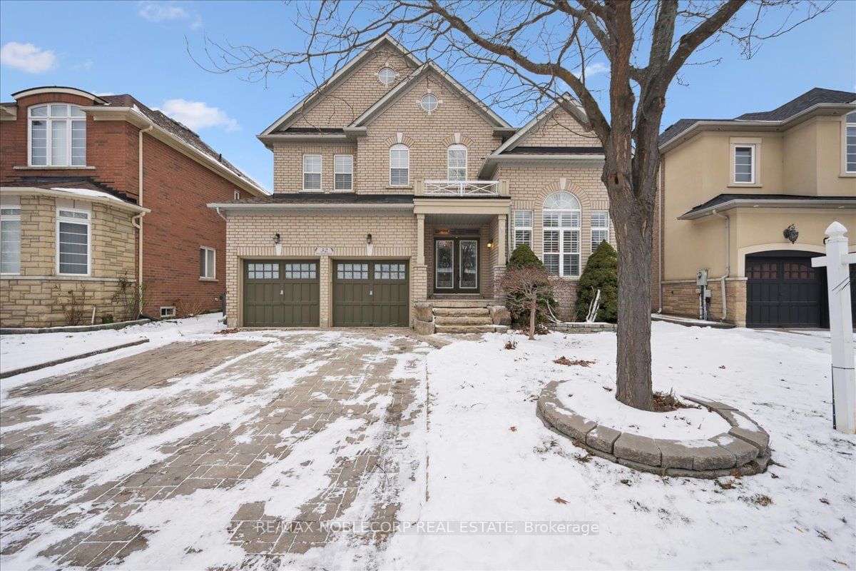 Detached House for sale at 32 Aristocrat Road, Brampton, Vales of Castlemore, L6P 1X7 - MLS: W11929066