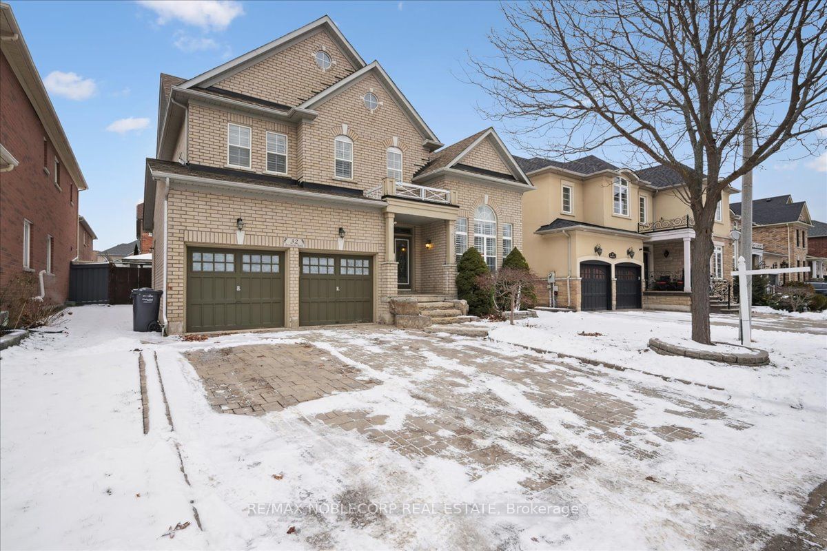 Detached House for sale at 32 Aristocrat Road, Brampton, Vales of Castlemore, L6P 1X7 - MLS: W11929066