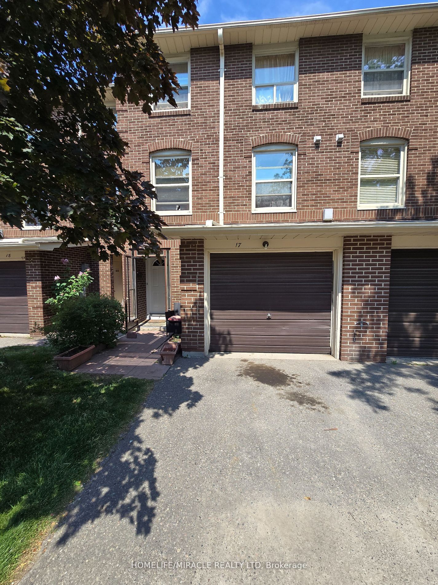 Townhouse for sale at 17-17 Eden Park Drive, Brampton, Southgate, L6T 3A5 - MLS: W11929154