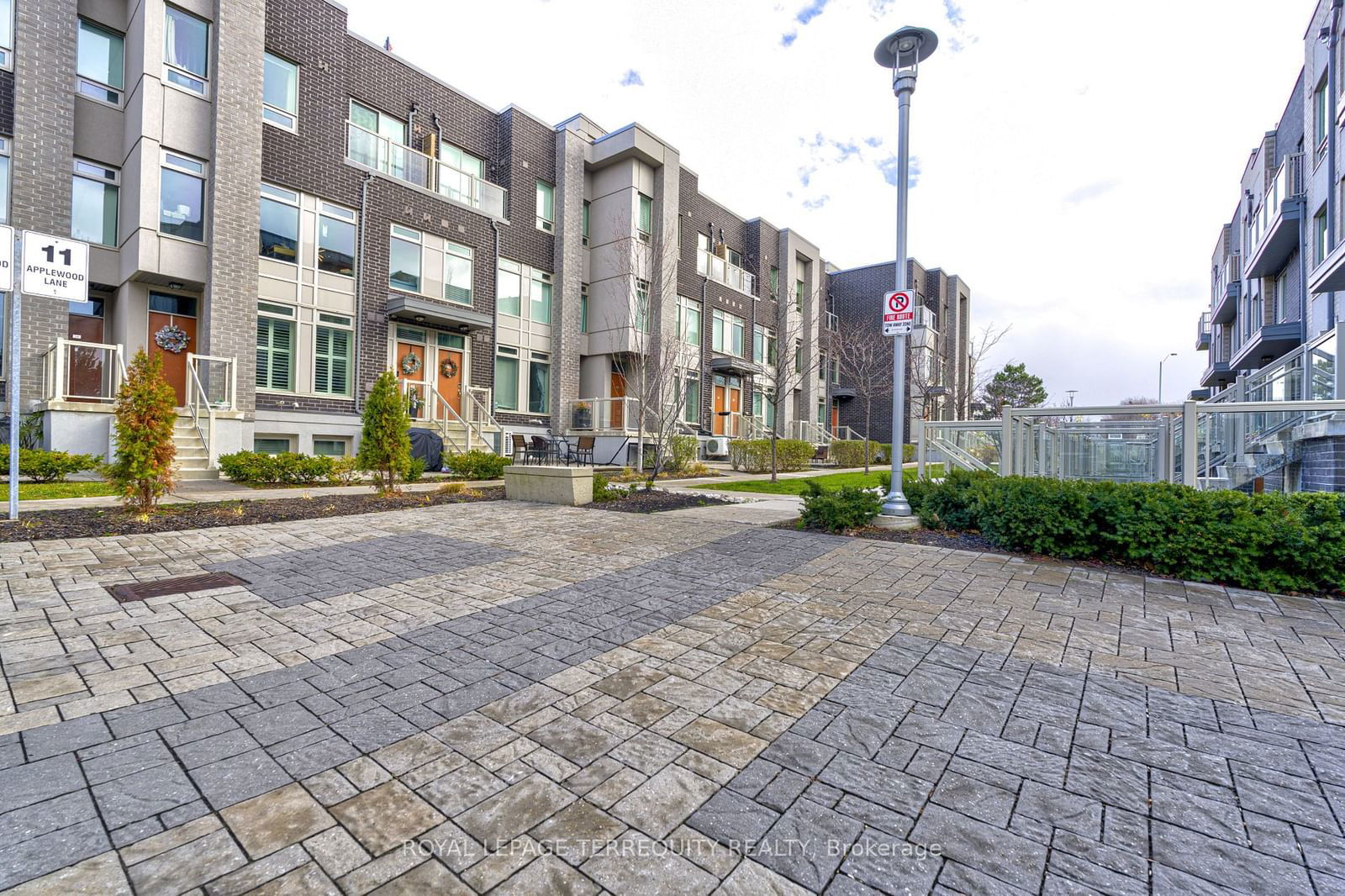 Townhouse leased at 116-11 Applewood Lane, Toronto, Etobicoke West Mall, M9C 0C1 - MLS: W11929181