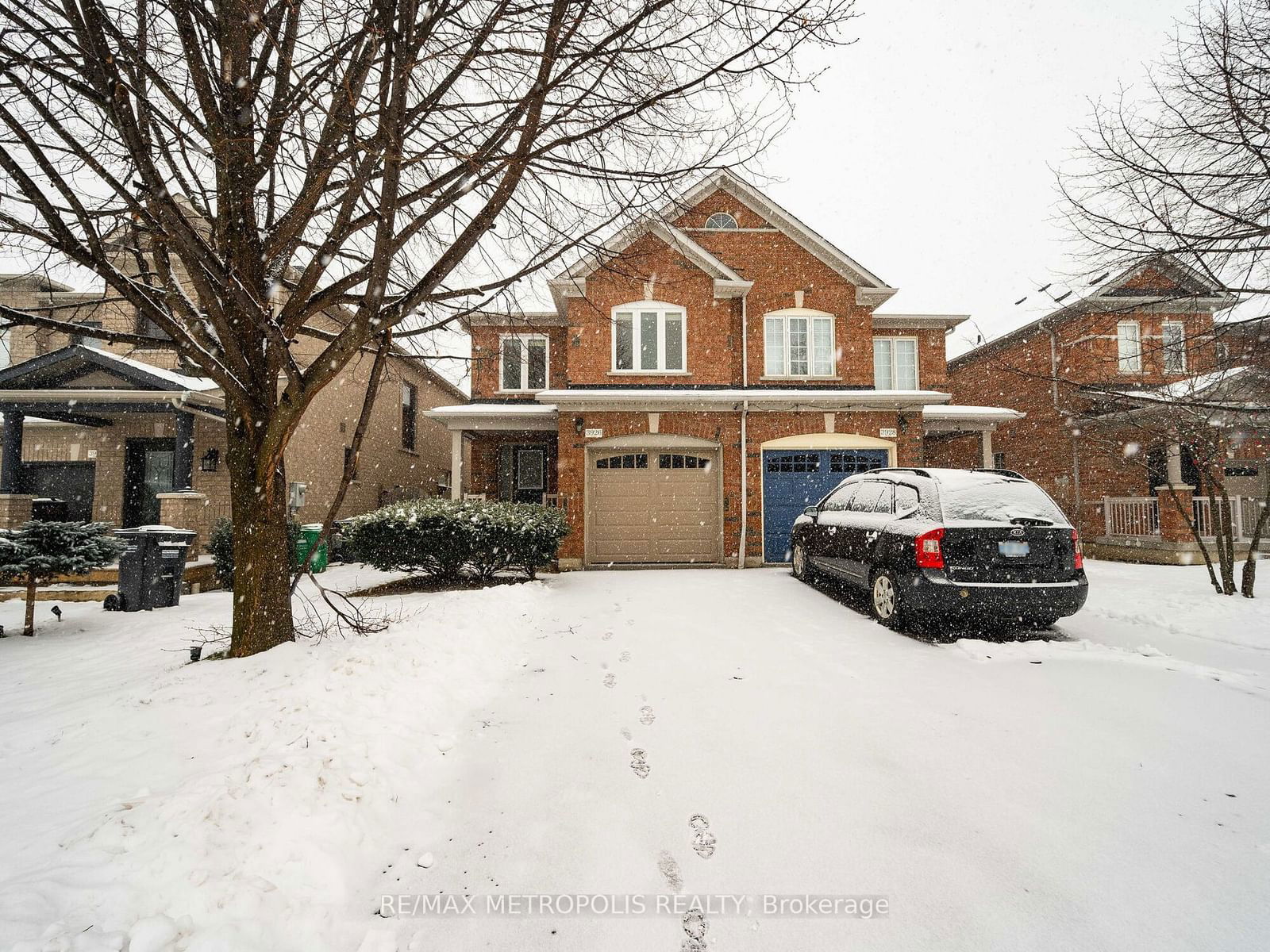 Semi-Detached House for lease at Main-3926 Stardust Drive, Mississauga, Churchill Meadows, L5M 8A6 - MLS: W11929282