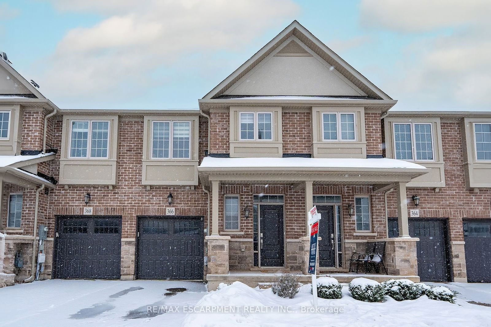 Townhouse sold at 366 Threshing Mill Boulevard, Oakville, Rural Oakville, L6H 0P6 - MLS: W11929336