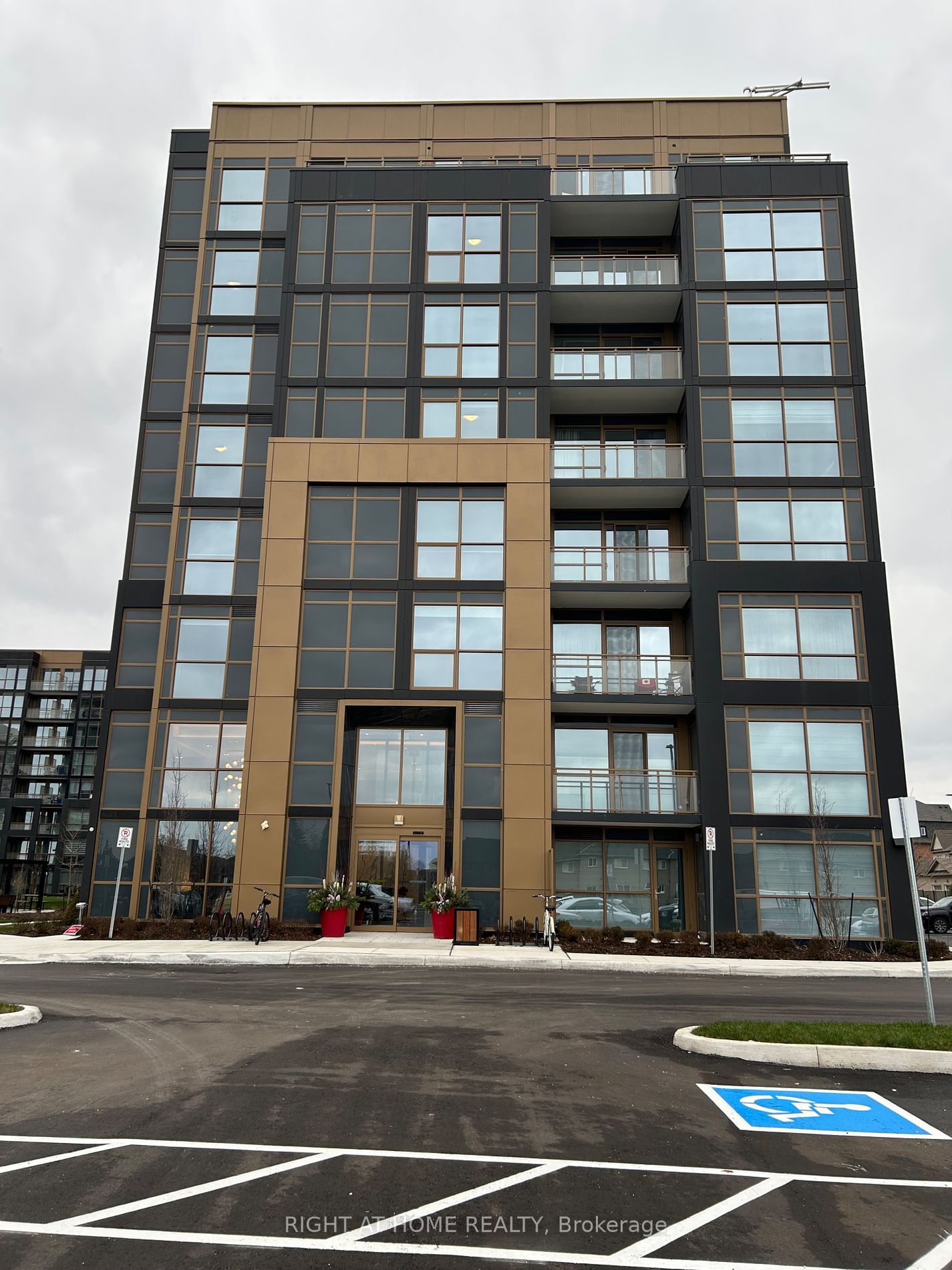 Condo leased at 223-2333 Khalsa Gate Road, Oakville, West Oak Trails, L6M 0X7 - MLS: W11929344