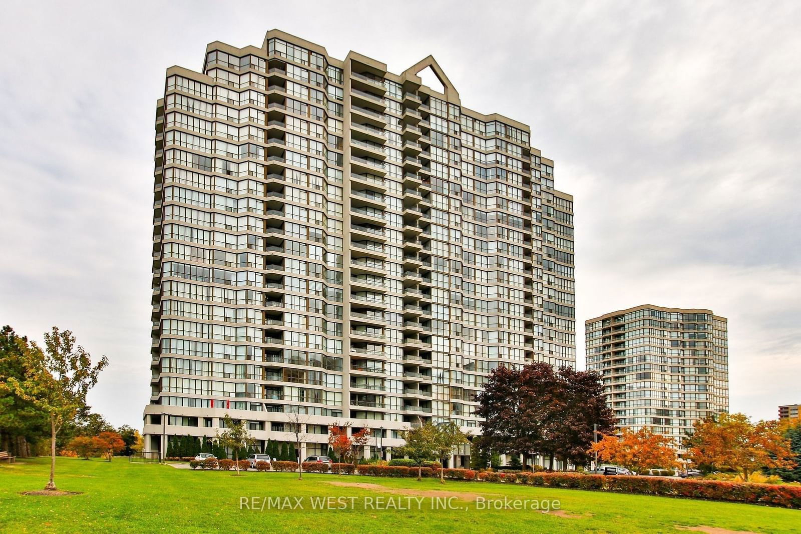 Condo for sale at 1210-3 Rowntree Road, Toronto, Mount Olive-Silverstone-Jamestown, M9V 5G8 - MLS: W11929519