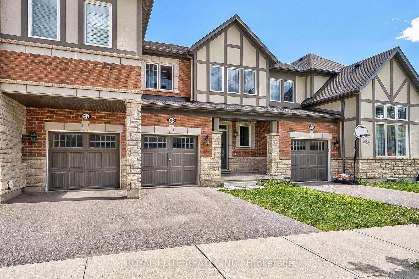 Townhouse for sale at 260 North Park Boulevard, Oakville, Rural Oakville, L6M 4M1 - MLS: W11929541