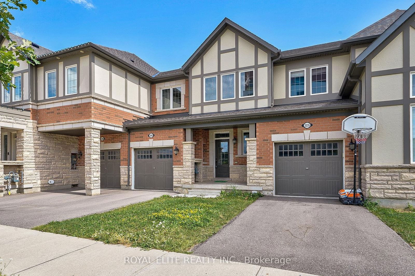 Townhouse for sale at 260 North Park Boulevard, Oakville, Rural Oakville, L6M 4M1 - MLS: W11929541