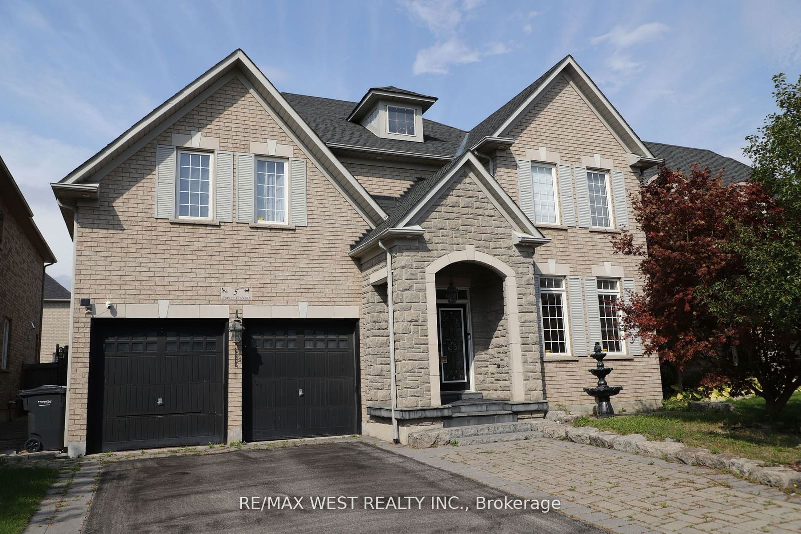 Detached House for sale at 5 Supino Crescent, Brampton, Vales of Castlemore, L6P 1X2 - MLS: W11929559