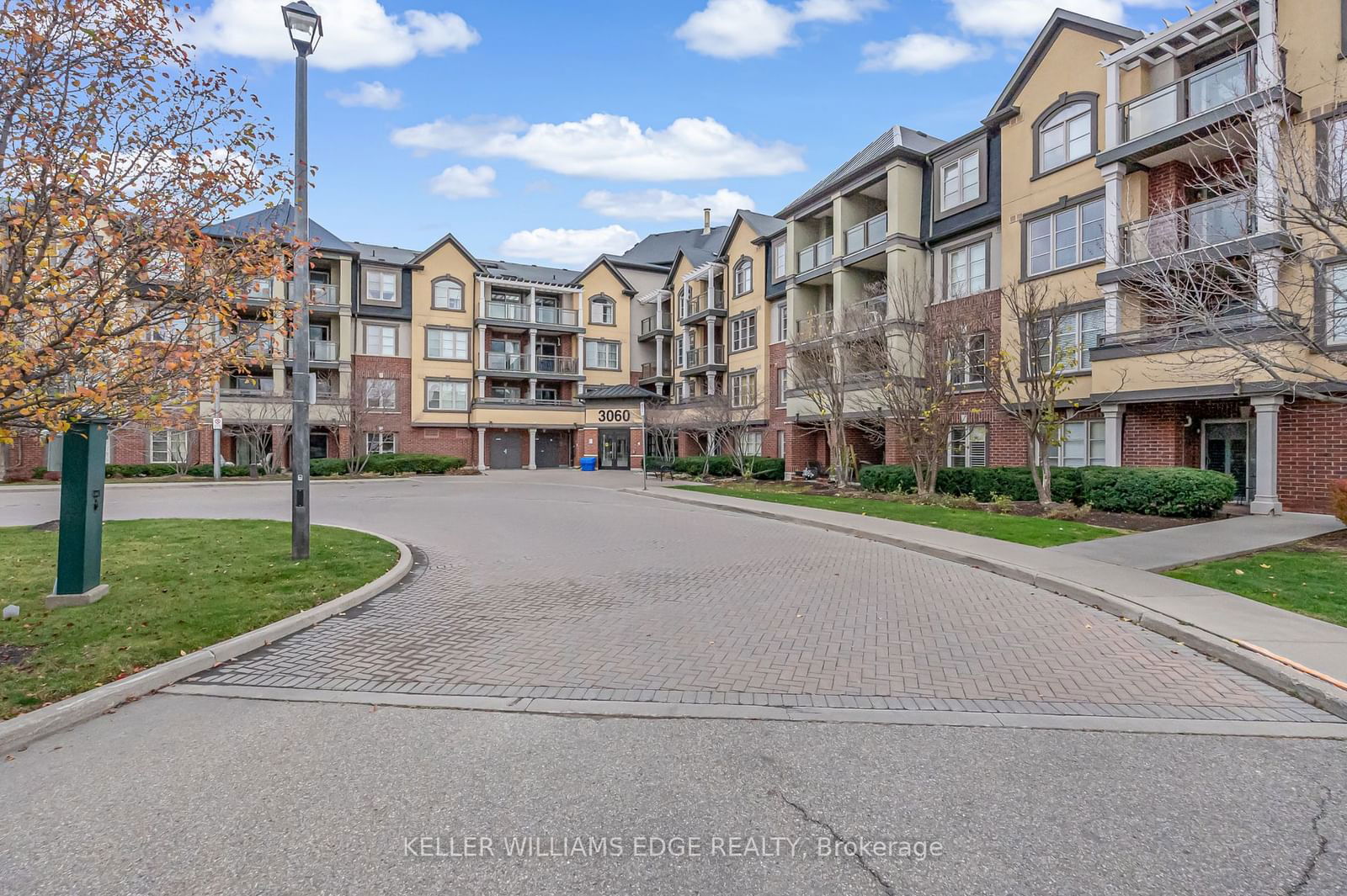 Condo for lease at 401-3060 Rotary Way, Burlington, Alton, L7M 0G9 - MLS: W11929738