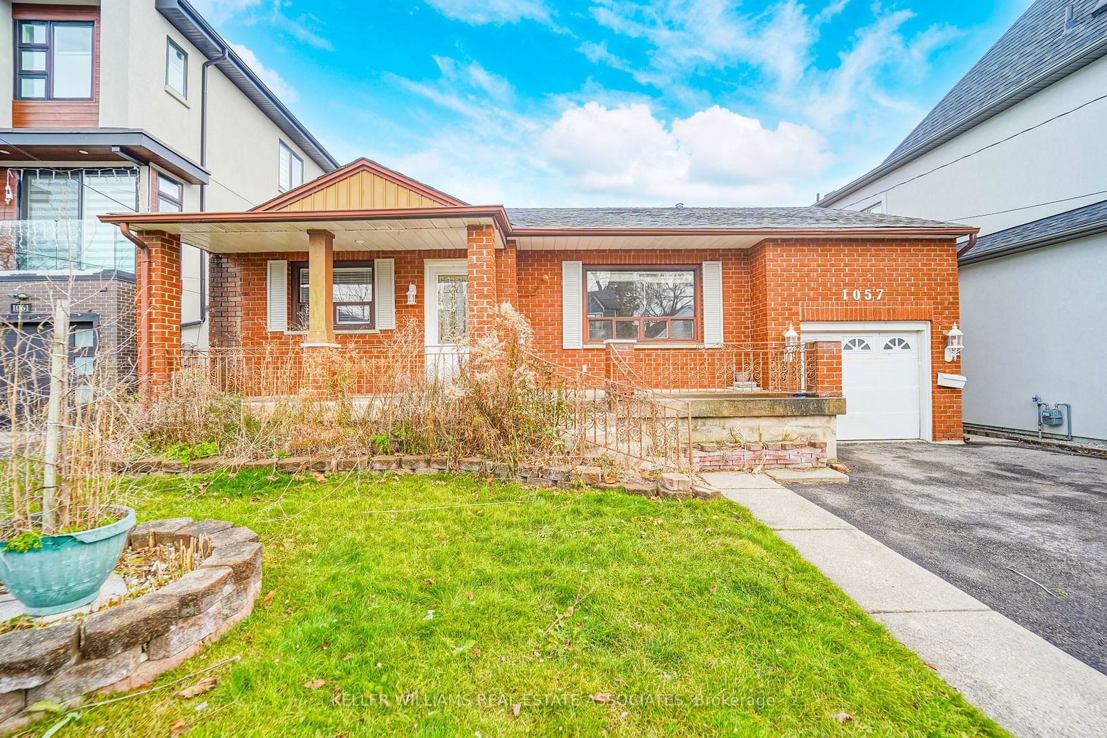 Detached House leased at Upper-1057 Shaw Drive, Mississauga, Lakeview, L5G 3Z3 - MLS: W11929749