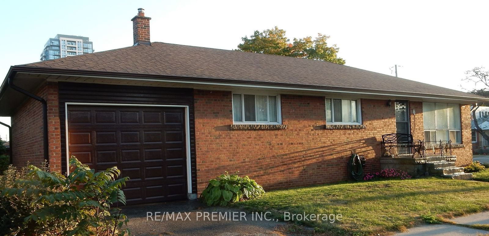 Detached House for sale at 33 Warnica Avenue, Toronto, Islington-City Centre West, M8Z 1Z5 - MLS: W11929826