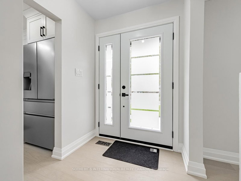 Upper - 222 Hammersmith Crt, Burlington, L7L 4N7 | Image 3