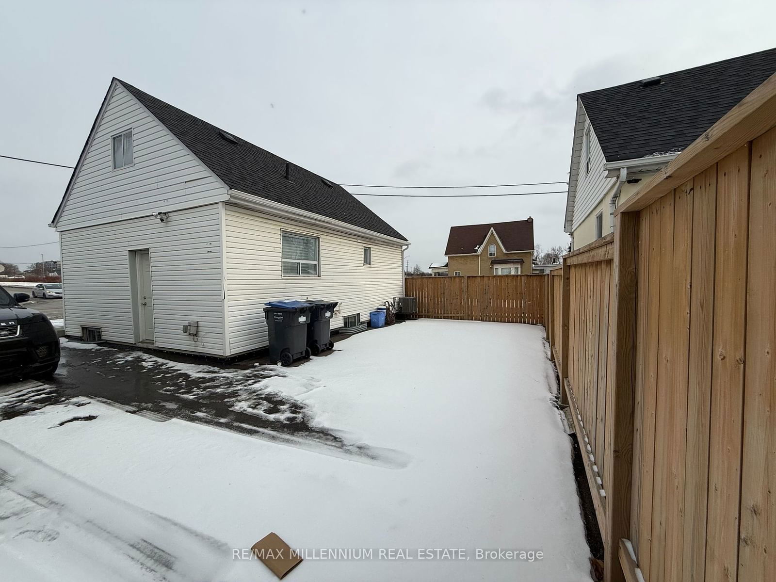 Detached House for sale at 15 Centre Street, Brampton, Queen Street Corridor, L6W 2X6 - MLS: W11929902